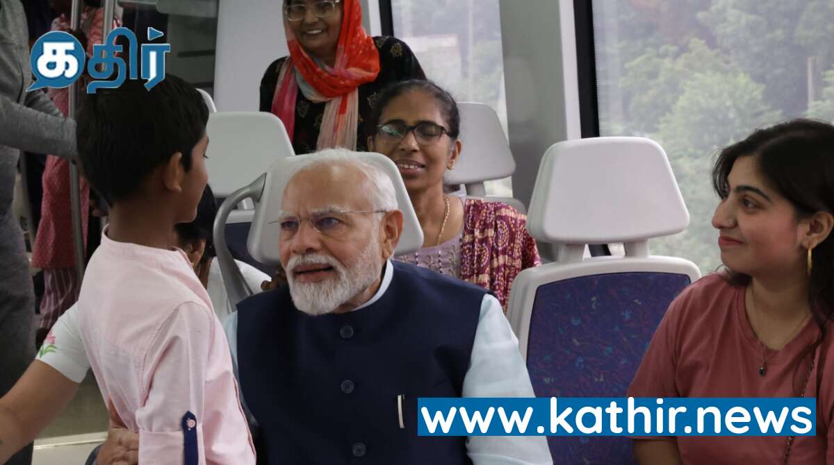 தெலுங்கானா பொதுக்கூட்டத்தில் பிரதமர் நரேந்திர மோடி!