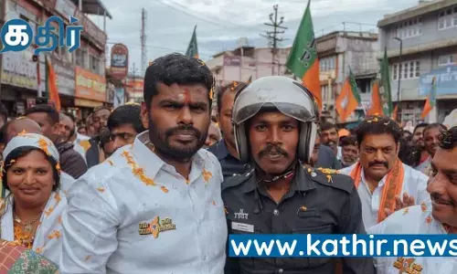 அண்ணாமலையுடன் புகைப்படம் எடுத்துக்கொண்ட அதிகாரியைப் பணியிட மாற்றம் செய்த தமிழக காவல்துறை!