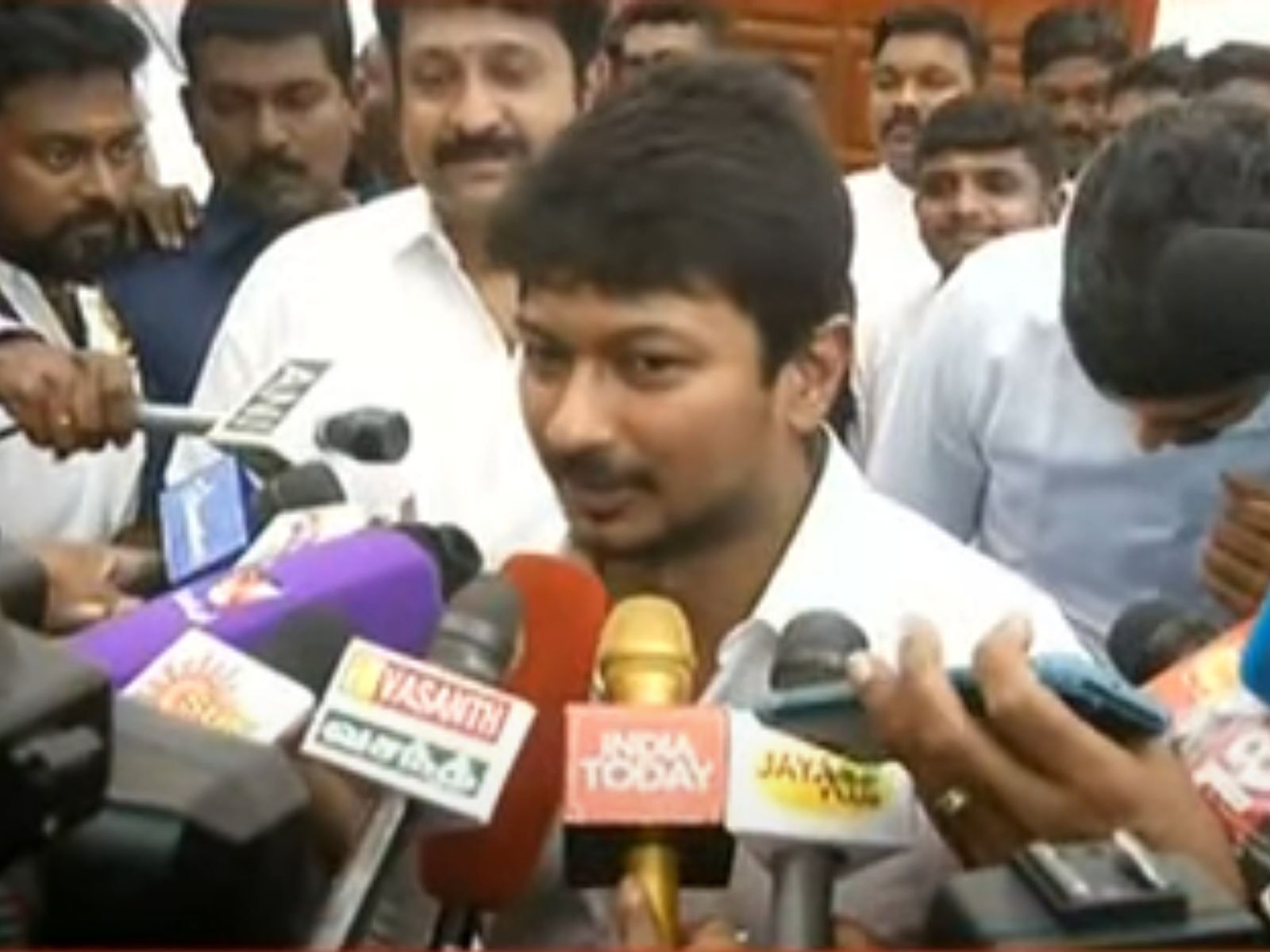 என்னாது 28000 கோடி ரூபாய் கடன் கொடுத்தீங்களா? உதயநிதி பேசியது இருக்கட்டும்: உண்மை இதுதானாம்!