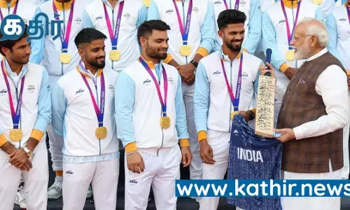 பிரதமரும், ஆசிய விளையாட்டு இந்தியா அணி வீரர்களும்! பிரதமரும், ஆசிய விளையாட்டு இந்தியா அணி வீரர்களும்!