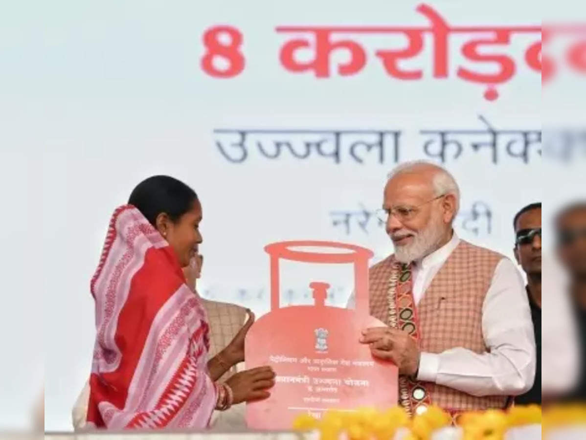 கண்ணை கசக்க தேவையில்லை - பெண்களின் வரலாற்றை மாற்றி எழுதிய பிரதமரின் திட்டம்!