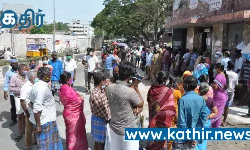 டிஜிட்டல் யுகத்தில் டோக்கன் முறையா! நிவாரண தொகைகாக நெடுநேரம் காத்திருக்கும் மக்கள்!