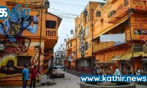 புதுப்பொலிவுடன் வண்ண ஓவியங்களால் கும்பாபிஷேகத்திற்கு தயாராகிக் கொண்டிருக்கும் அயோத்தி நகரம் !