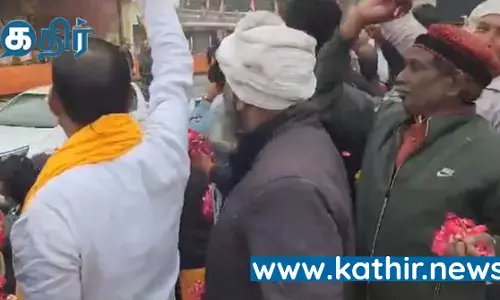 பிரதமரை மலர் தூவி வரவேற்ற பாபர் மசூதி வழக்கின் முஸ்லிம் மனுதாரர்!