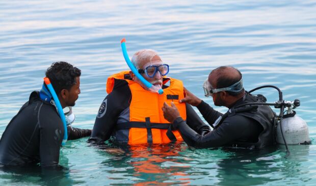 பிரதமர் மோடி லைஃப் ஜாக்கெட் அணிந்து ஸ்நோர்கெலிங் செய்வதாக பொய் பரப்பும் திமுகவினர்!