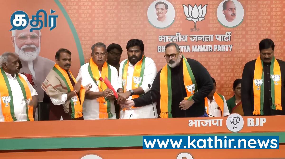 பாஜகவில் இணைந்த 15 அதிமுக எம்எல்ஏக்கள்!