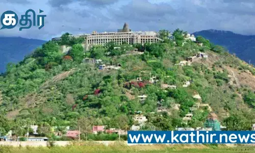 பழனி முருகனை சந்திக்க பாத யாத்திரையில் செல்லும் ஸ்பெயின் நாட்டு பெண்!