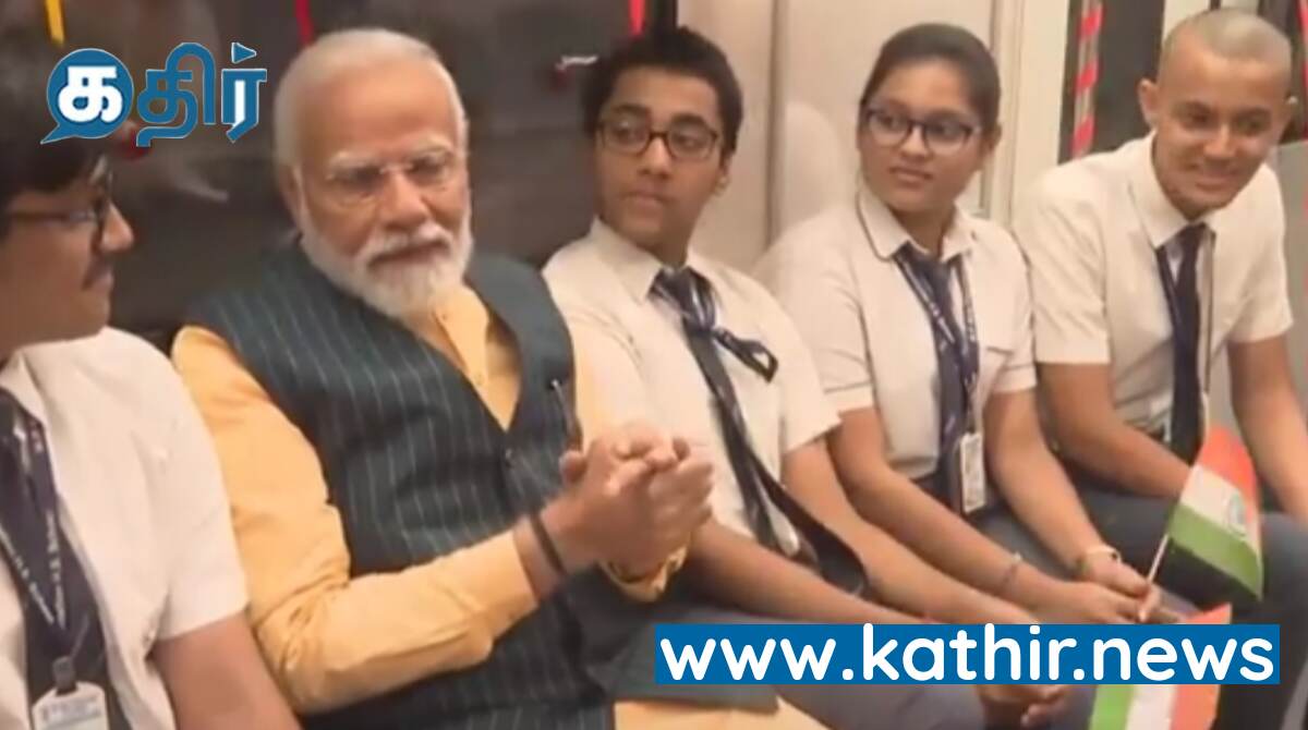 நாட்டின் முதல் நீருக்கடியில் செல்லும் மெட்ரோ! பிரதமர் துவக்கி வைத்தார்!