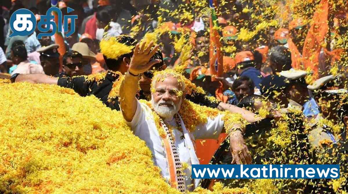 கோவையில் கலை கட்டிய பிரதமர் மோடியின் ரோடு ஷோ நிகழ்ச்சி - சாலையில் திரண்ட பொதுமக்கள்!