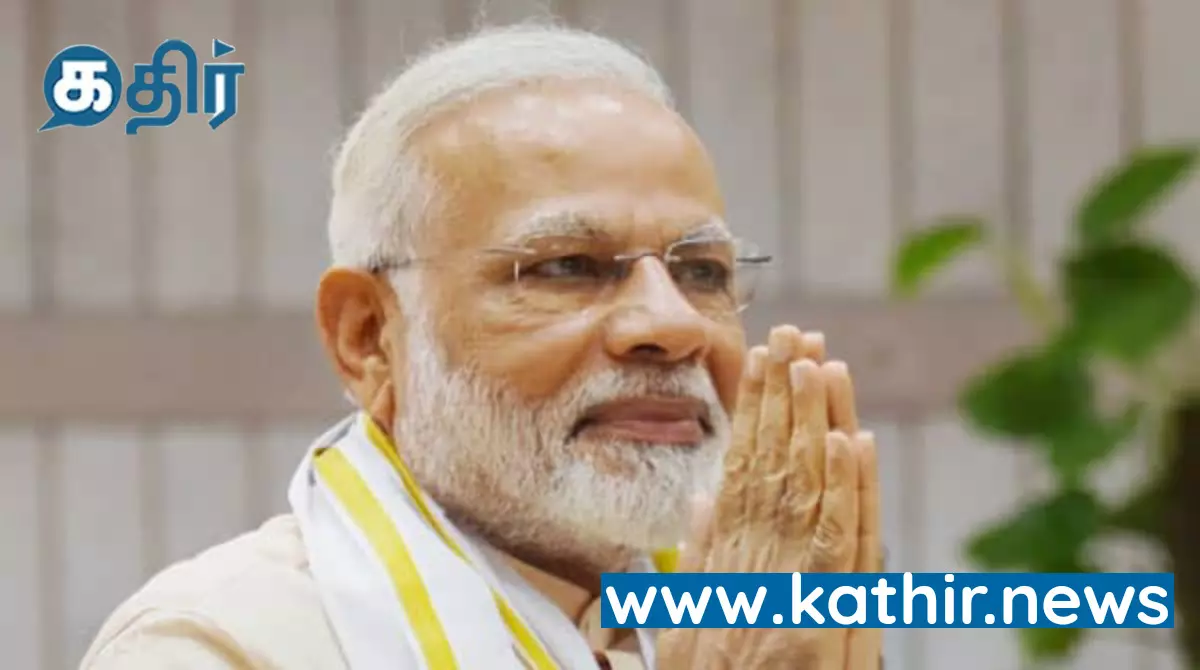 கர்நாடகா பிரச்சாரத்தில் ஒரு பழ வியாபாரியை சந்தித்துப் பாராட்டிய பிரதமர்.. யார் அவர்..என்ன காரணம்..?