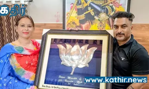 மோடி எனக்குக் கடவுள் போன்றவர்- மோடிக்கு மூன்று கிலோ வெள்ளி தாமரை பரிசுடன் காத்திருக்கும் காஷ்மீரைச் சேர்ந்த அன்பான தொண்டர்!