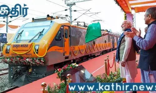 புதிய தொழில்நுட்பத்துடன் இறங்கப் போகும் 165 அம்ரித் பாரத் ரயில்கள்...லட்சியத்தை நிறைவேற்றும் பாதையில் மோடி அரசு...