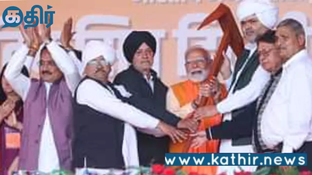 ஒரு குடிசையும் இடிக்கப்படாது:தேர்தலுக்கு முன்பாகவே டெல்லியை அதிரவிட்ட பிரதமர் நரேந்திர மோடி! ஒரு குடிசையும் இடிக்கப்படாது:தேர்தலுக்கு முன்பாகவே டெல்லியை அதிரவிட்ட பிரதமர் நரேந்திர மோடி!