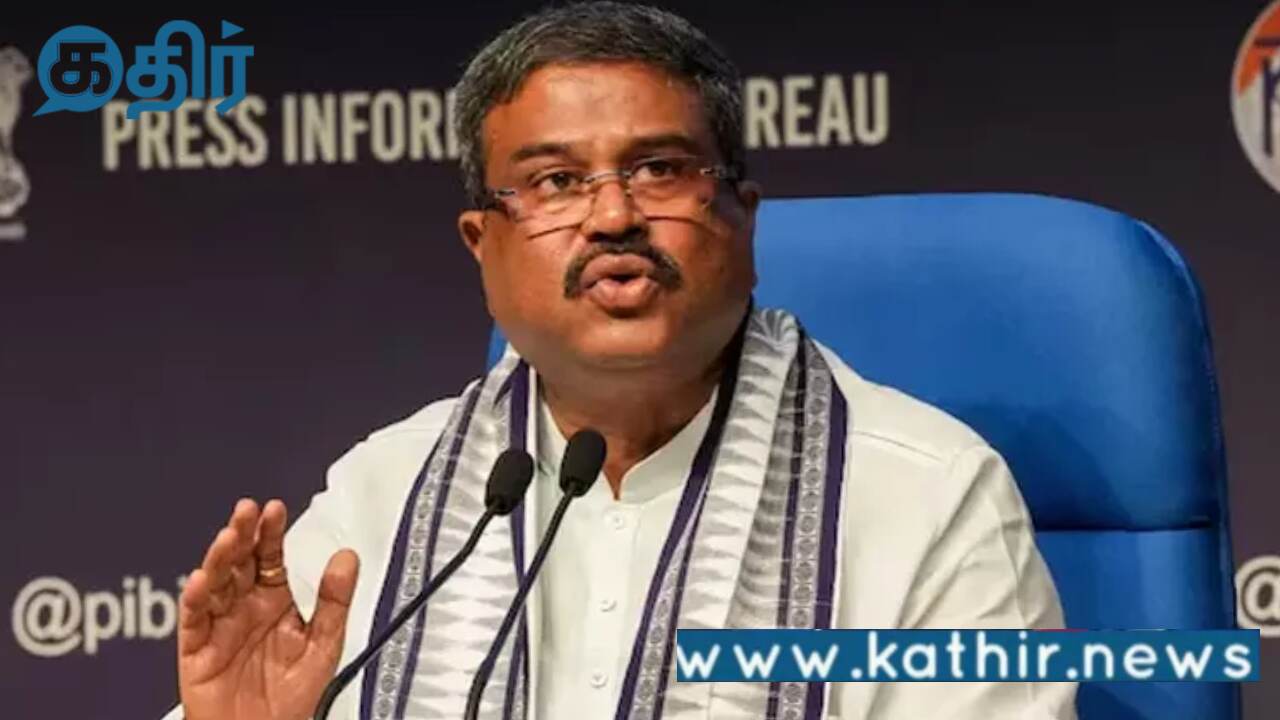 தமிழக மாணவர்கள் பன்மொழியை கற்றால் என்ன தவறு:கல்வியிலும் அரசியலா?