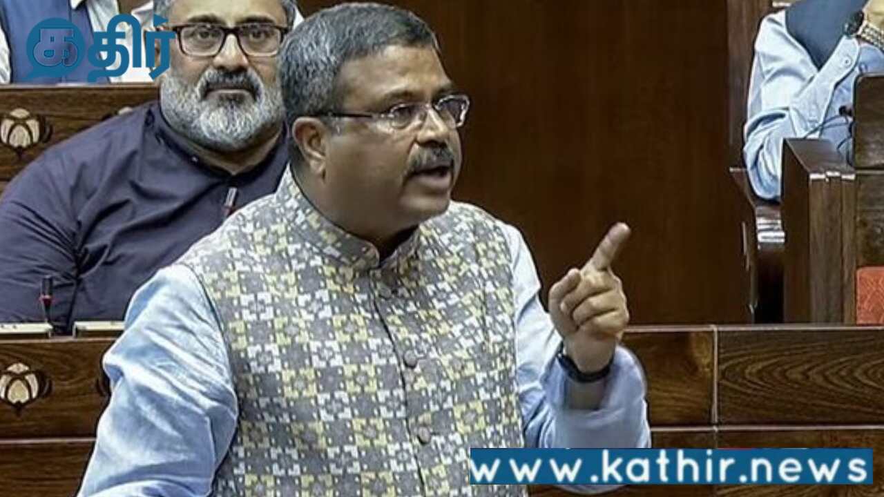 அரசியல் நோக்கமும்,குறுகிய கண்ணோட்டமும் வேண்டாம்:மத்திய கல்வி அமைச்சர் தமிழக முதல்வருக்கு கடிதம்!