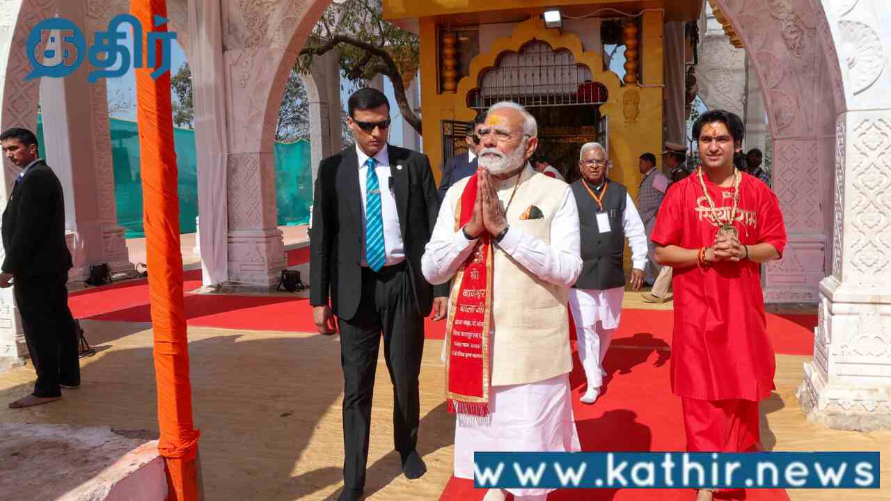 மதத்தை கேலி செய்யும் தலைவர்கள் குழு:மகா கும்பமேளா விமர்சனங்களுக்கு பதிலடி கொடுத்த பிரதமர் மோடி!