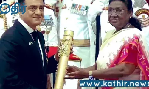 பத்மபூஷன் விருது பெற்றார் அஜித் குமார்!