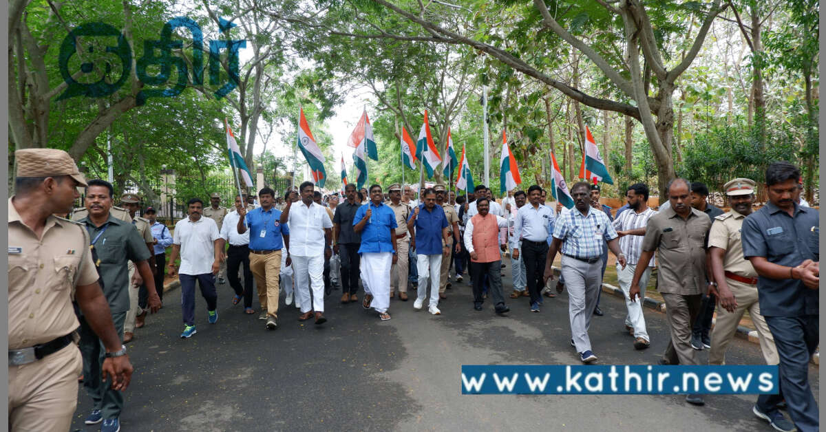 ஆபரேஷன் சிந்தூர் வெற்றி: புதுவைப் பல்கலைக்கழகத்தில் உற்சாகத்துடன் நடந்த பெரும் தேசபக்திப் பேரணி!