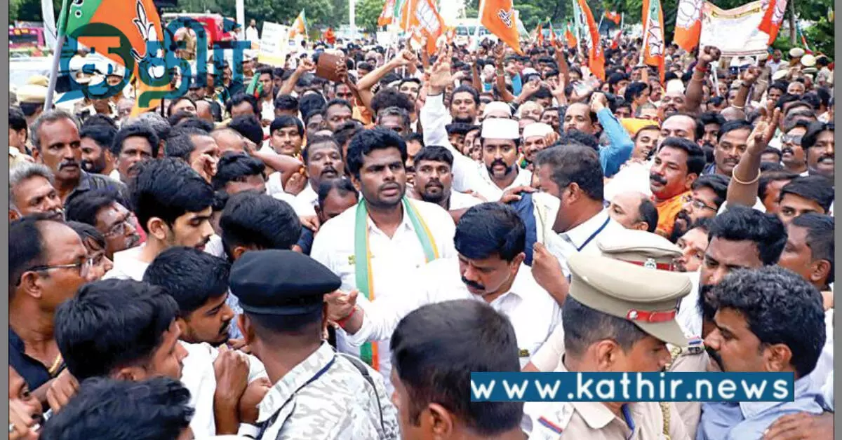 ஆபரேஷன் சிந்தூர் வெற்றிப்பேரணி.. அண்ணாமலையை விடாமல் சூழ்ந்து கொண்ட தொண்டர்கள்! ஆபரேஷன் சிந்தூர் வெற்றிப்பேரணி.. அண்ணாமலையை விடாமல் சூழ்ந்து கொண்ட தொண்டர்கள்!