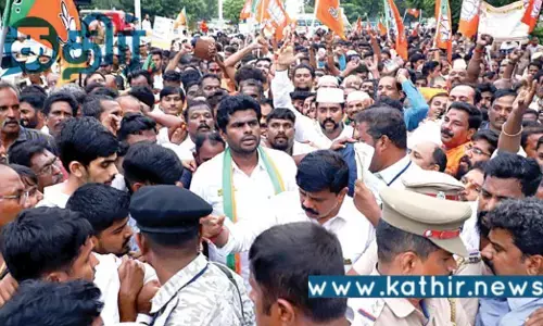 ஆபரேஷன் சிந்தூர் வெற்றிப்பேரணி.. அண்ணாமலையை விடாமல் சூழ்ந்து கொண்ட தொண்டர்கள்!