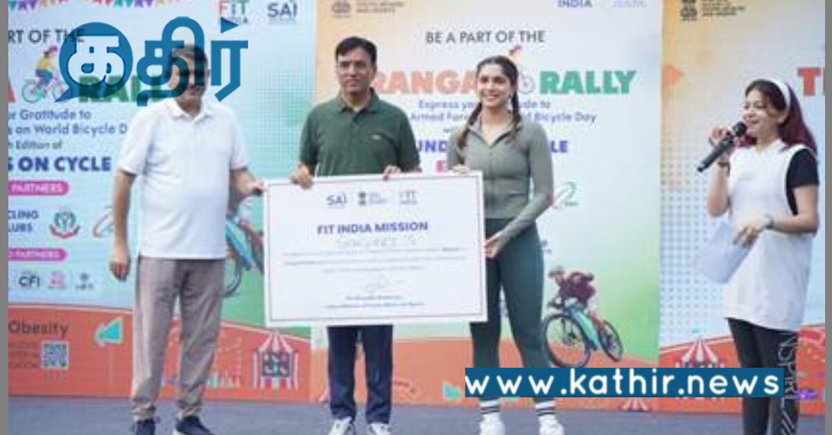 இந்தியா: மூவர்வணக் கொடியுடன் சைக்கிள் ஓட்டி பேரணி!