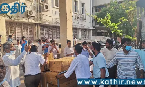 அகமதாபாத்தில் நடந்த துயரம்:விரைந்த ஆர்.எஸ்.எஸ் சேவர்கள்,மீட்பு பணிகளில் தீவரம்!