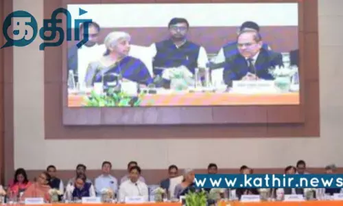 வங்கி தொழில்நுட்பம் குறித்து பொது மக்களுக்கு தெரிவிக்க வேண்டும்: மத்திய நிதியமைச்சர் அட்வைஸ்!