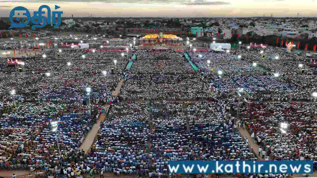 முருக பக்தர்கள் மாநாட்டில் மக்கள் செய்த செயலும் திமுக நிகழ்ச்சியில் நடந்த நிகழ்வும்!