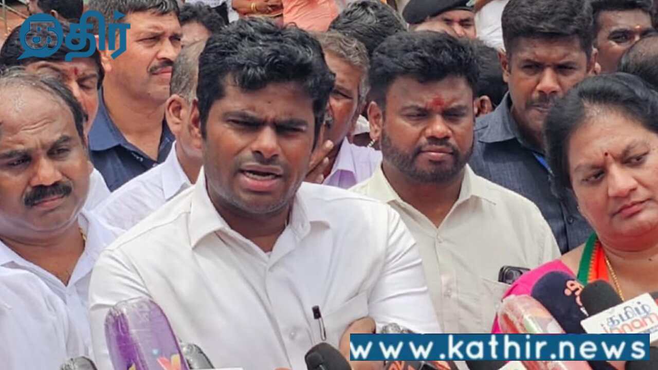 மத்திய அரசின் கிராம சாலைகள் திட்டத்தின் கீழ் இதுவரை தமிழகம் பெற்ற ரூ5,886 கோடி நிதி எங்கே? ஒற்றையடி பாதையில் செல்லும் மாணவர்கள்!