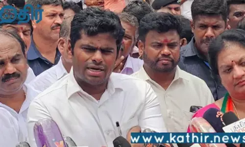 மத்திய அரசின் கிராம சாலைகள் திட்டத்தின் கீழ் இதுவரை தமிழகம் பெற்ற ரூ5,886 கோடி நிதி எங்கே? ஒற்றையடி பாதையில் செல்லும் மாணவர்கள்!