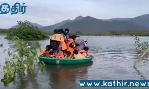 கோவை சிறுமுகை அருகே மந்த கதியில் நடக்கும் புதிய பாலம் அமைக்கும் பணி:பரிசலில் பயணிக்கும் மாணவர்கள்!