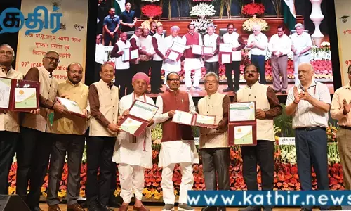 மண்ணின் ஈரப்பதத்தை அளவிட்டுக் காட்டும் கருவியை கண்டுபிடித்த கோவை விஞ்ஞானிகளுக்கு தேசிய வேளாண் அறிவியல் விருது வழங்கிய மத்திய அரசு!