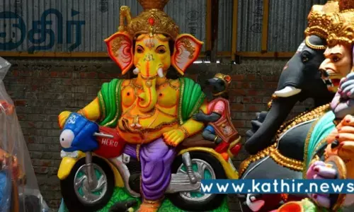 விநாயகர் சதுர்த்தி: விறுவிறுப்பாக தயாராகும் சுற்றுச்சூழலுக்கு உகந்த பிள்ளையார் சிலைகள்! விநாயகர் சதுர்த்தி: விறுவிறுப்பாக தயாராகும் சுற்றுச்சூழலுக்கு உகந்த பிள்ளையார் சிலைகள்!