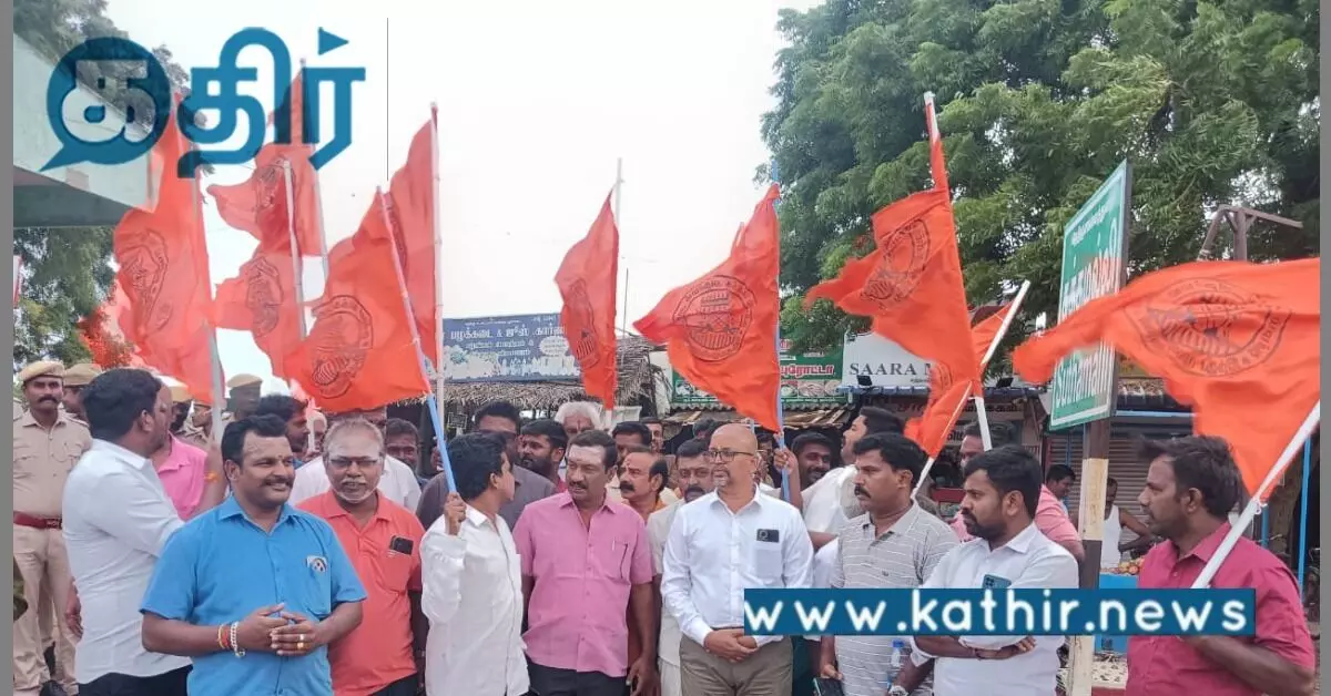 ஸ்ரீ ராமரை இழிவாக பேசிய வைரமுத்து.. உருவபொம்மை எரிக்க முயன்ற இந்துமுன்னணியினர் கைது.. ஸ்ரீ ராமரை இழிவாக பேசிய வைரமுத்து.. உருவபொம்மை எரிக்க முயன்ற இந்துமுன்னணியினர் கைது..