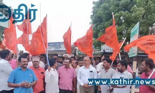 ஸ்ரீ ராமரை இழிவாக பேசிய வைரமுத்து.. உருவபொம்மை எரிக்க முயன்ற இந்துமுன்னணியினர் கைது.. ஸ்ரீ ராமரை இழிவாக பேசிய வைரமுத்து.. உருவபொம்மை எரிக்க முயன்ற இந்துமுன்னணியினர் கைது..