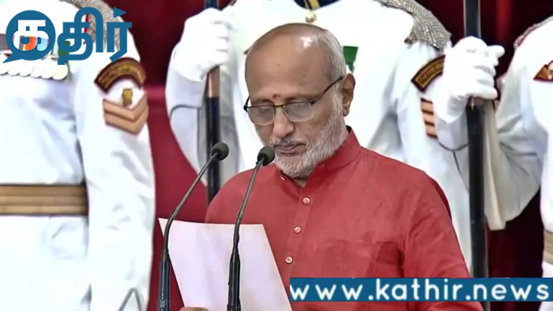 சி.பி.ராதாகிருஷ்ணன் பதவிப்பிரமாணத்தில் செய்த காரியம்!! தமிழக மக்கள் மகிழ்ச்சி!!