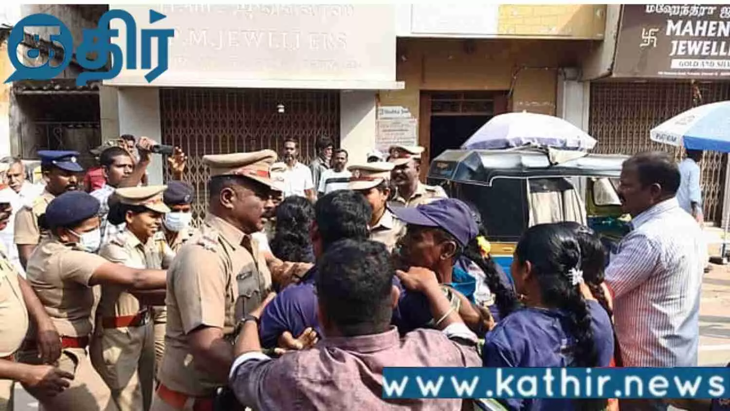 தொடர்ச்சியாக கைது செய்யப்படும் தூய்மை பணியாளர்கள்!! மீண்டும் ஒரு போராட்டமா??