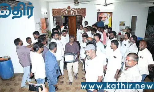 அமைச்சர் ஐ. பெரியசாமி வீட்டில் திடீரென்று நடத்தப்பட்ட சோதனை! 7 மணி நேரம் விசாரணை நடத்திய அதிகாரிகள்!