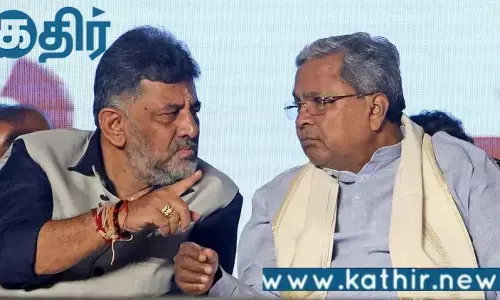 கோஷ்டி பிரச்சனையில் அடித்துக் கொள்ளும் கர்நாடகா காங்கிரஸ் அரசு!!