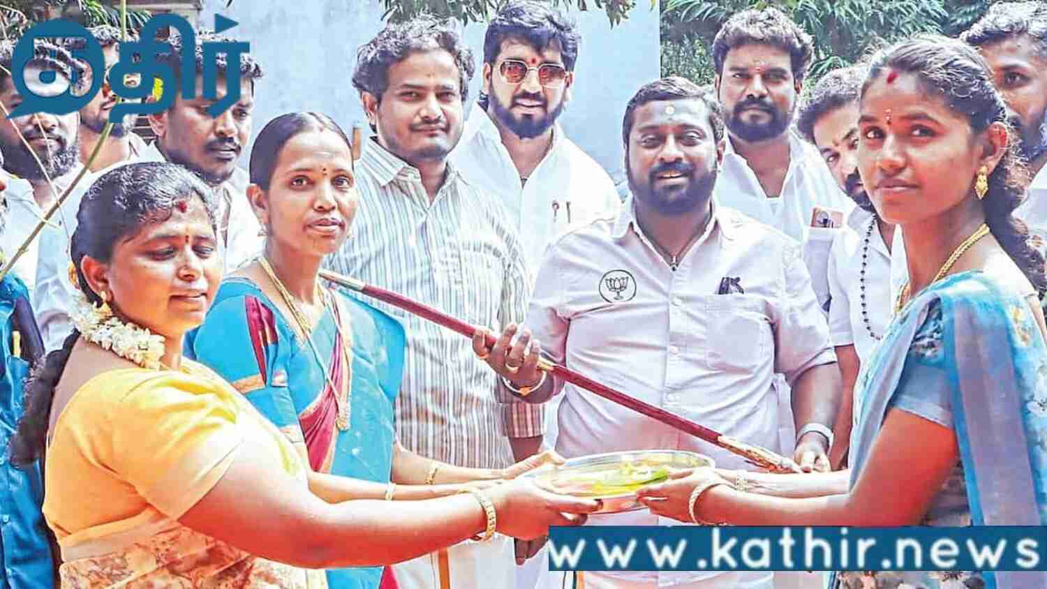 விறுவிறுப்பாக செயல்பட்டு வரும் பாஜக இளைஞரணி!! 4 லட்சம் பேர் இளைஞர் அணியில் சேர்க்க முடிவு!!