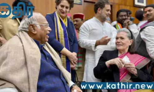 அரங்கேறிய காங்கிரஸ் கட்சியின் உண்மை நிலை!! வெளிச்சத்திற்கு வந்த இரண்டு அணிகளின் மோதல்!