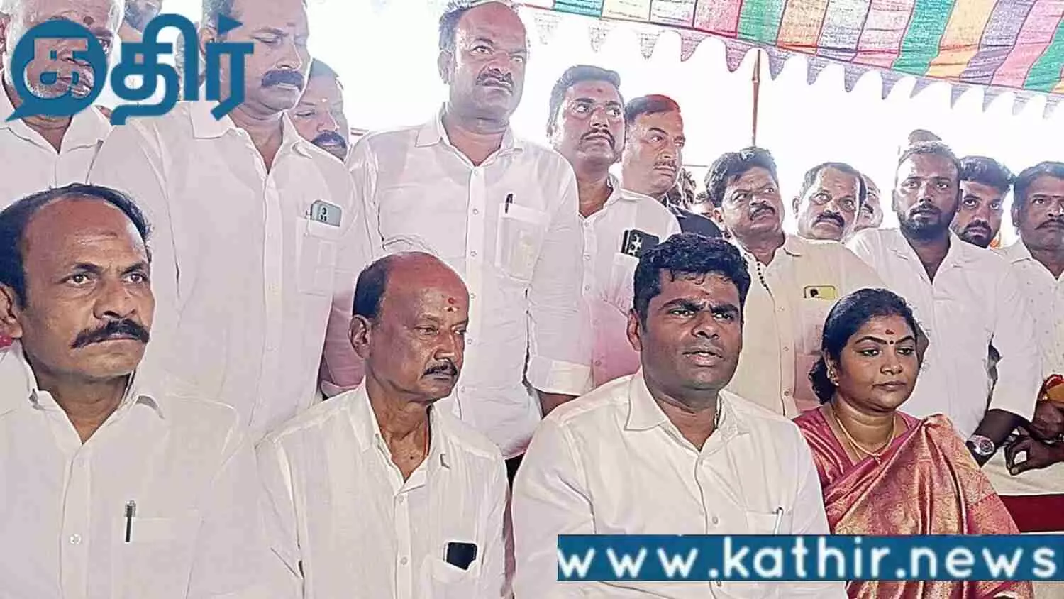 காங்கிரஸின் ஜிங் ஜாங் போட்டி குறித்து பேசிய அண்ணாமலை!! காங்கிரஸின் ஜிங் ஜாங் போட்டி குறித்து பேசிய அண்ணாமலை!!