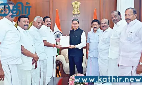 திமுக ஆட்சியில் ஊழல் நடப்பதாக ஆளுநரிடம்  புகார் அளித்த அதிமுக!!