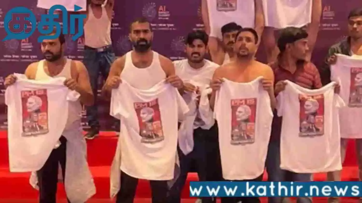 இளைஞர்-காங்கிரஸ்-நிர்வாகிகள்-போராட்டம்!!-காங்கிரஸ்-மூத்த-தலைவர்-மார்கரெட்-ஆல்வா-கண்டனம்!!