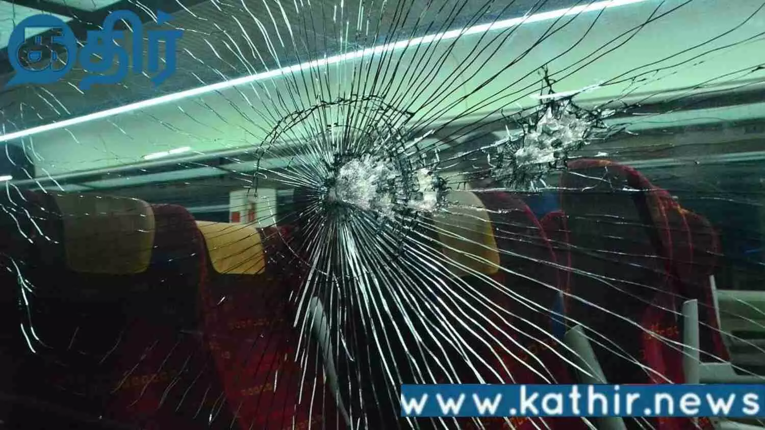 ரயில்கள்-மீது-கல்வீசுவது-குறித்து-சென்னை-ரயில்வே-கோட்டம்-எச்சரிக்கை!!