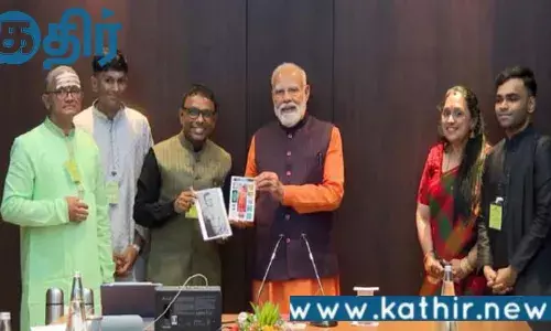 பிரதமர் மோடியை குடும்பத்தோடு சந்தித்த பிரபல பிரபல இசையமைப்பாளர் ரமேஷ் விநாயகம்!! பிரதமர் மோடியை குடும்பத்தோடு சந்தித்த பிரபல பிரபல இசையமைப்பாளர் ரமேஷ் விநாயகம்!!